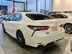 تۆیۆتا کامری